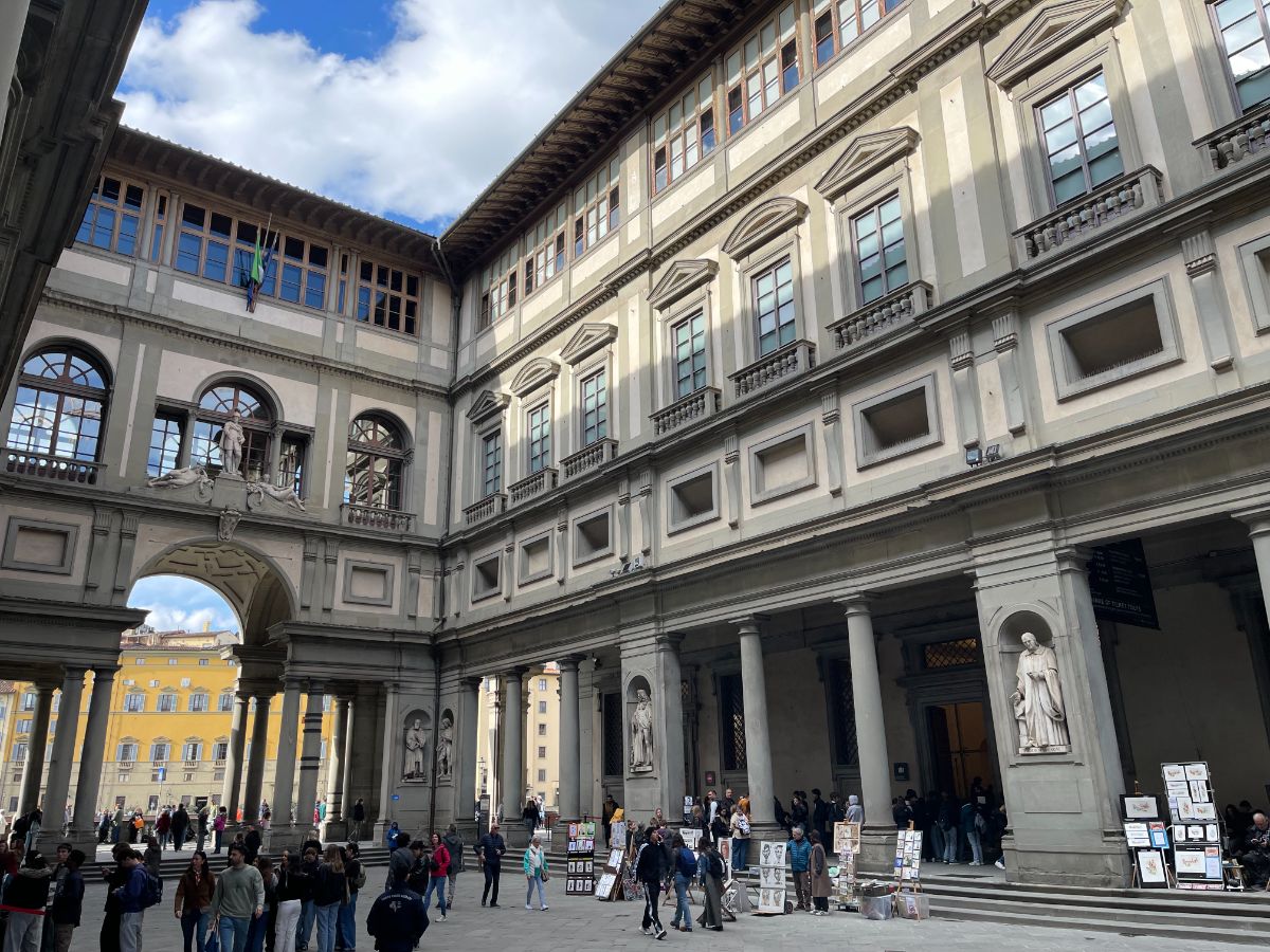 exterior-of-uffizi-museum