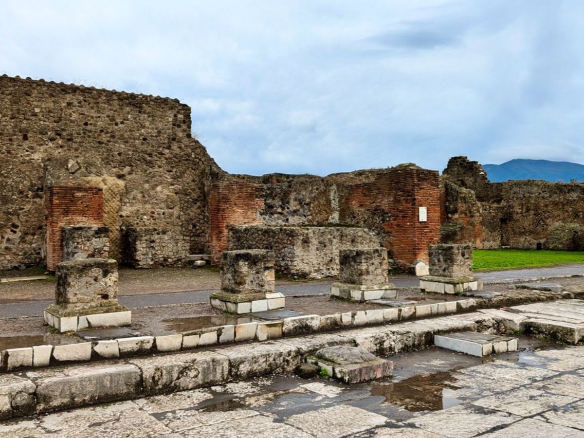 view-of-pompeii.jpeg