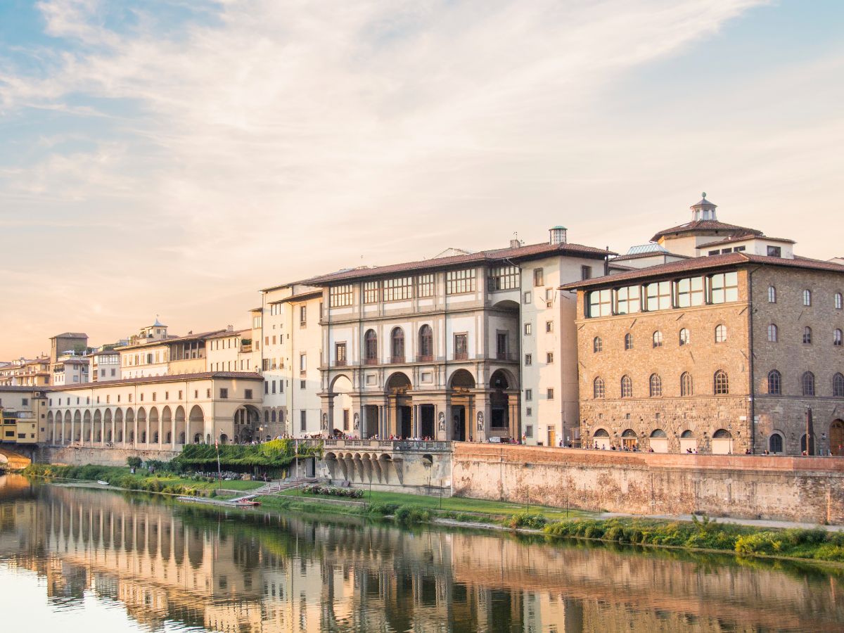 Uffizi gallery and arno river